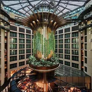 מלון Radisson Collection Hotel,