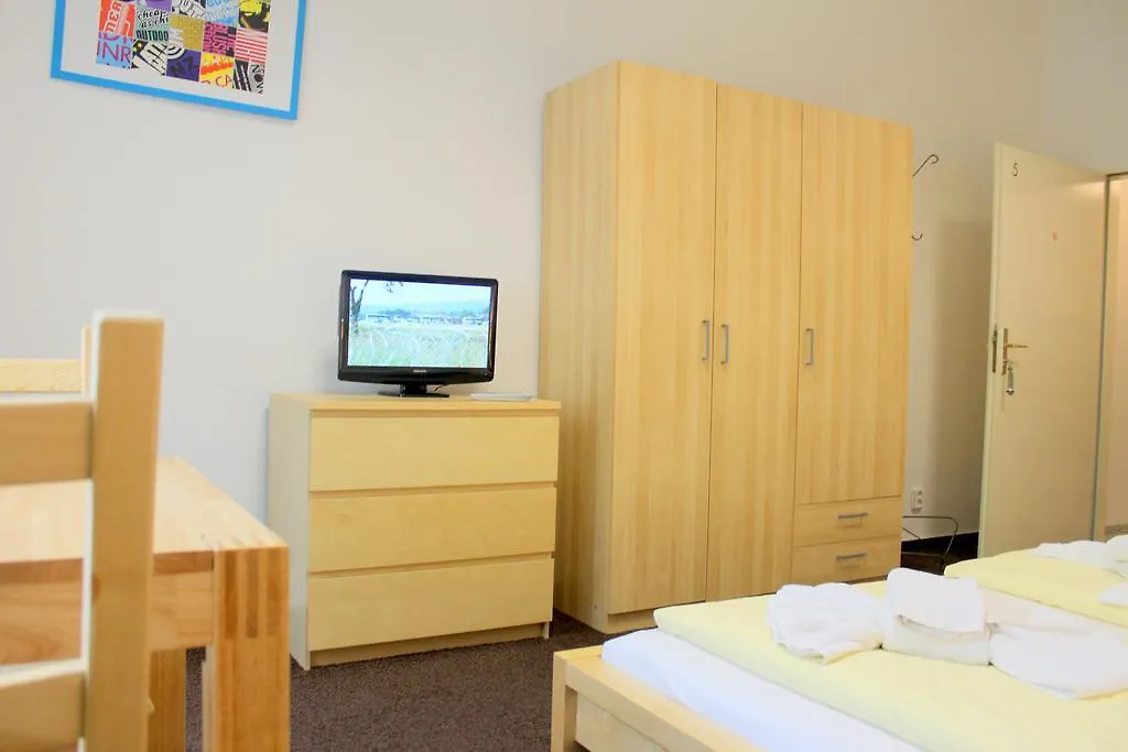 Pension Central Hostel ברלין
