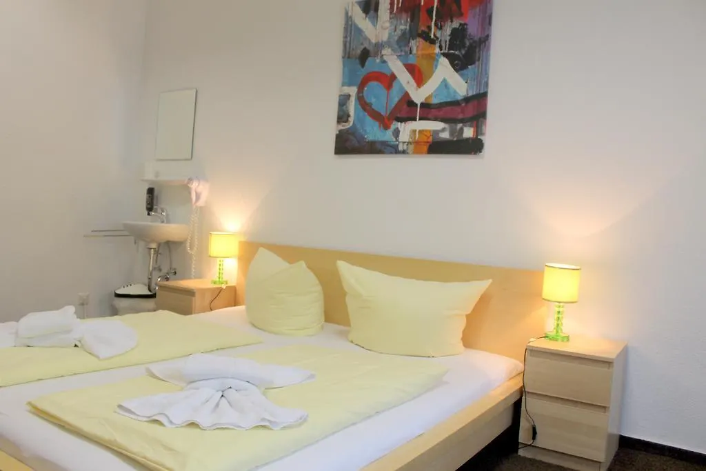 Pension Central Hostel ברלין