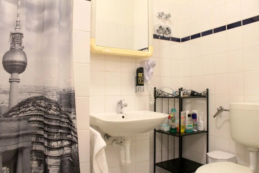 Pension Central Hostel ברלין 0*,
