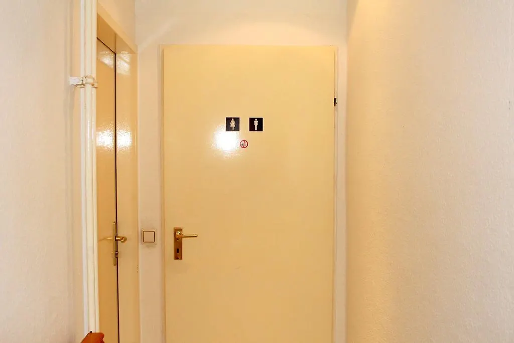 Pension Central Hostel ברלין