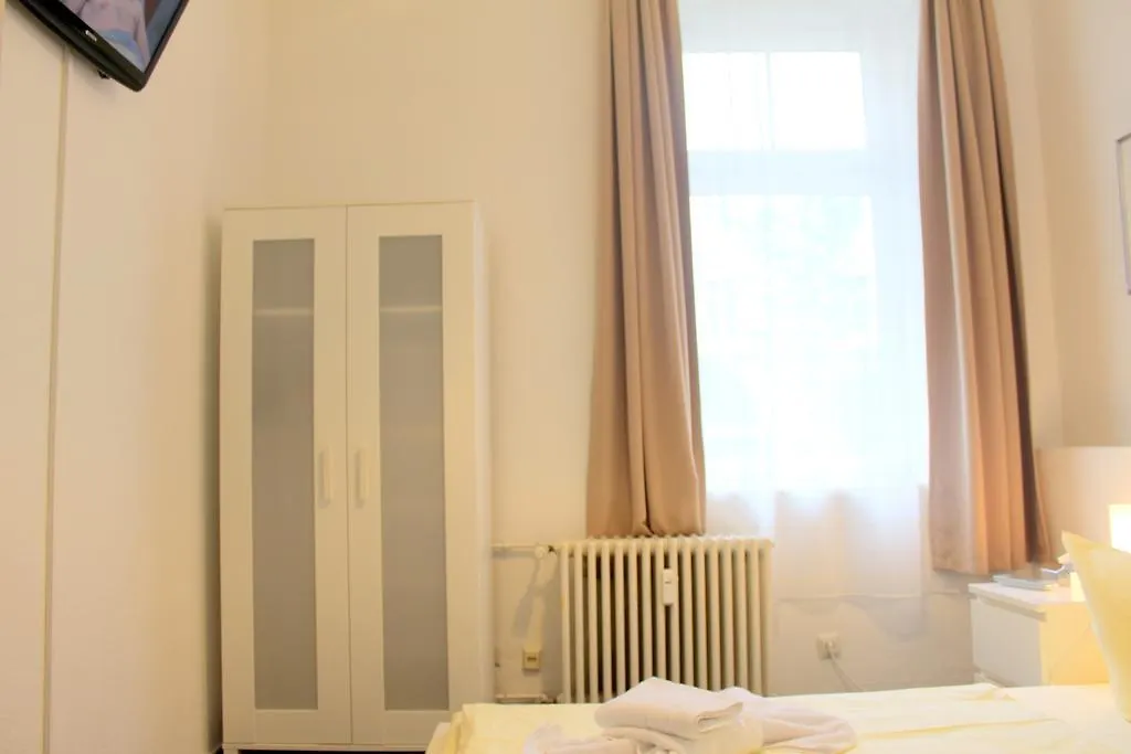 Pension Central Hostel ברלין 0*,  גרמניה